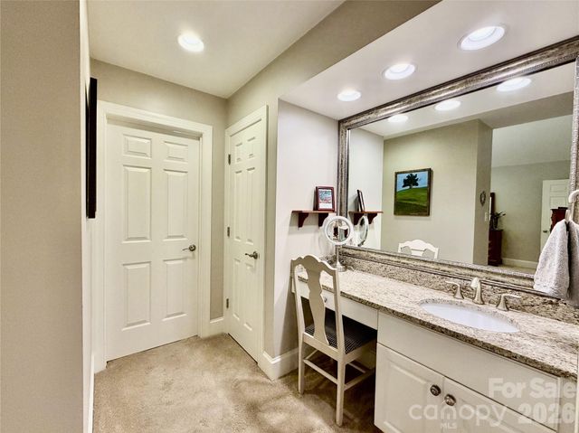 8964 Challis Hill Lane, Charlotte, NC 28226