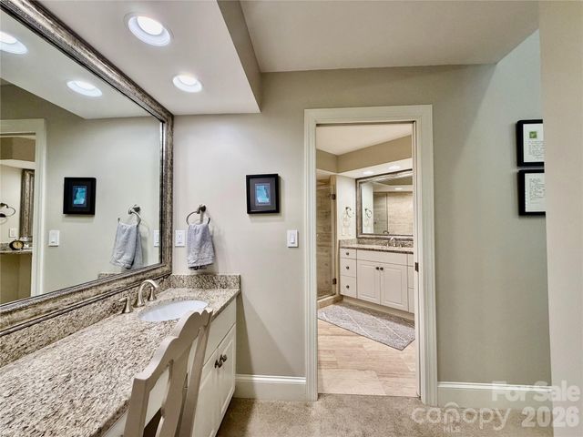 8964 Challis Hill Lane, Charlotte, NC 28226