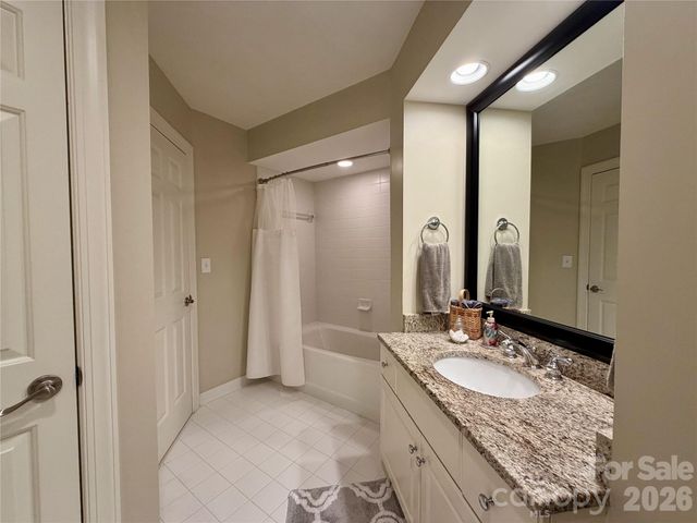 8964 Challis Hill Lane, Charlotte, NC 28226