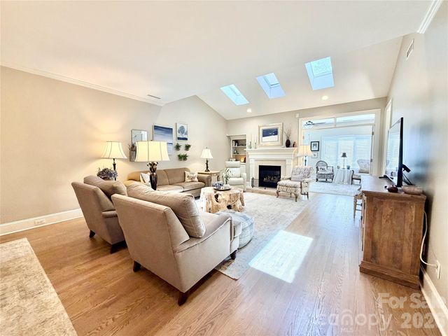 8964 Challis Hill Lane, Charlotte, NC 28226