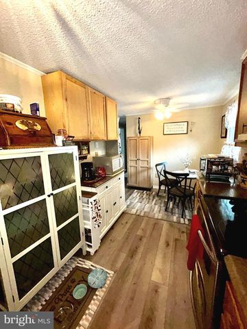 4 COREY LN, New Oxford, PA 17350