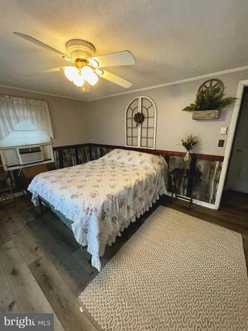 4 COREY LN, New Oxford, PA 17350
