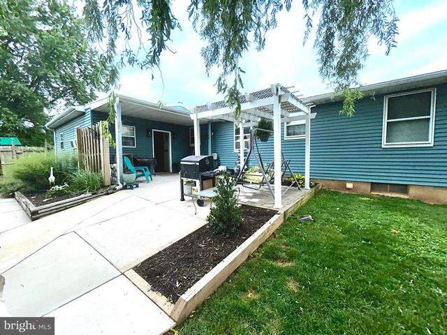 4 COREY LN, New Oxford, PA 17350