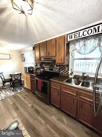4 COREY LN, New Oxford, PA 17350