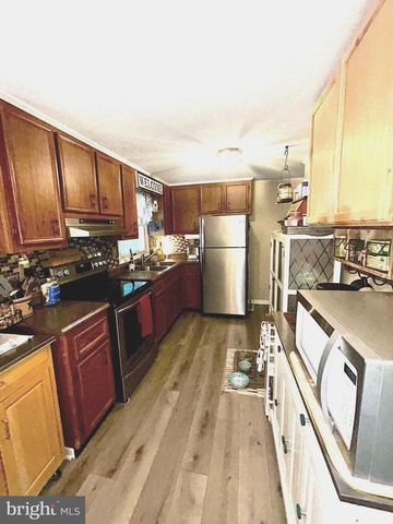 4 COREY LN, New Oxford, PA 17350