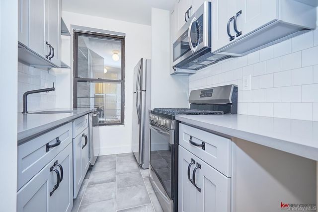 1037 College Avenue, Bronx, NY 10456