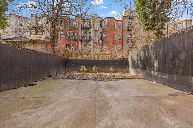 1037 College Avenue, Bronx, NY 10456