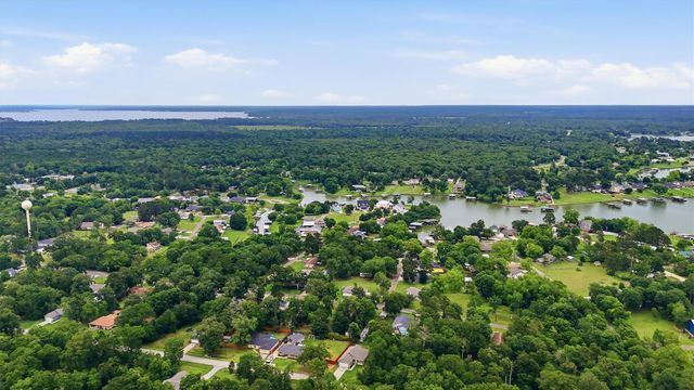 527 Autumn Lane, Livingston, TX 77351
