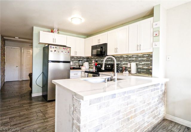 3894 Soda Springs Drive, Las Vegas, NV 89115