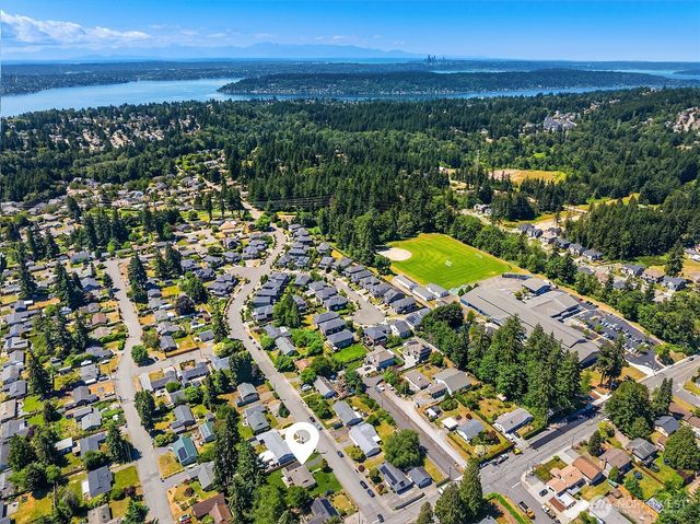4009 NE 23rd Pl, Renton, WA 98056