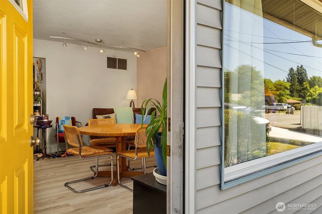 4009 NE 23rd Pl, Renton, WA 98056
