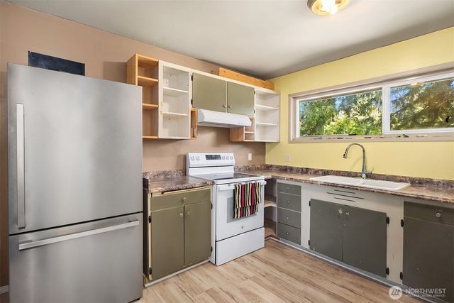 4009 NE 23rd Pl, Renton, WA 98056