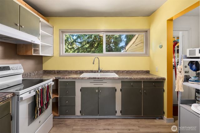 4009 NE 23rd Pl, Renton, WA 98056