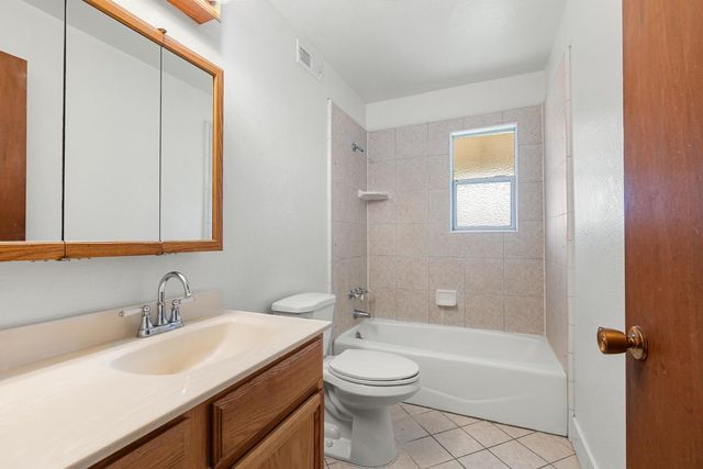 4851 Gibbons Dr, Carmichael, CA 95608