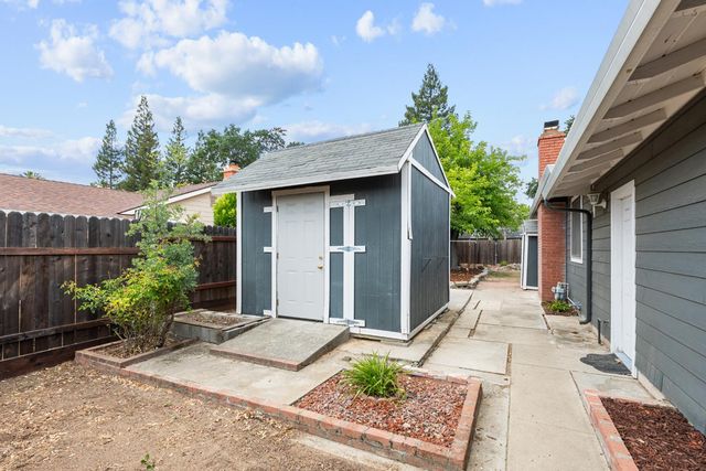 4851 Gibbons Dr, Carmichael, CA 95608