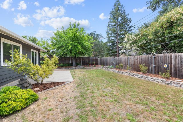 4851 Gibbons Dr, Carmichael, CA 95608