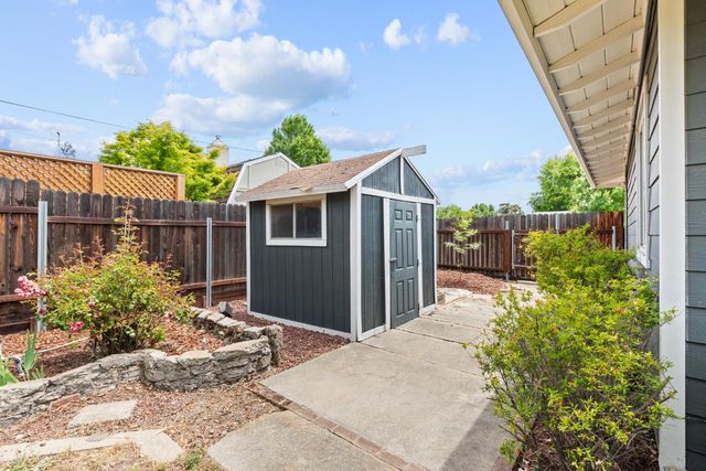 4851 Gibbons Dr, Carmichael, CA 95608