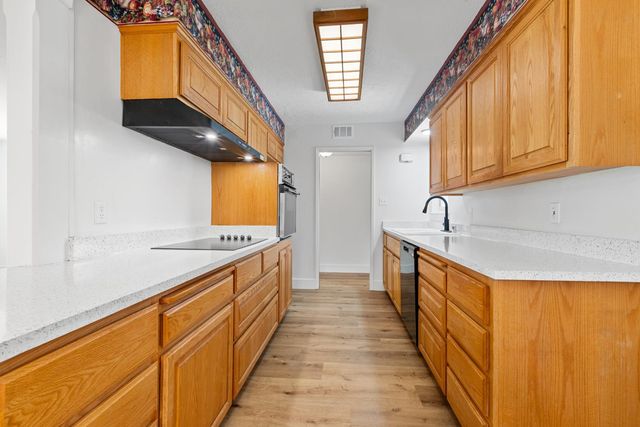 4851 Gibbons Dr, Carmichael, CA 95608