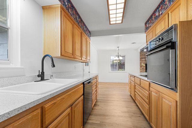 4851 Gibbons Dr, Carmichael, CA 95608