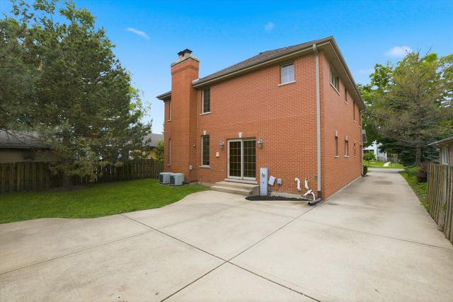 1825 S Fairview Avenue, Park Ridge, IL 60068