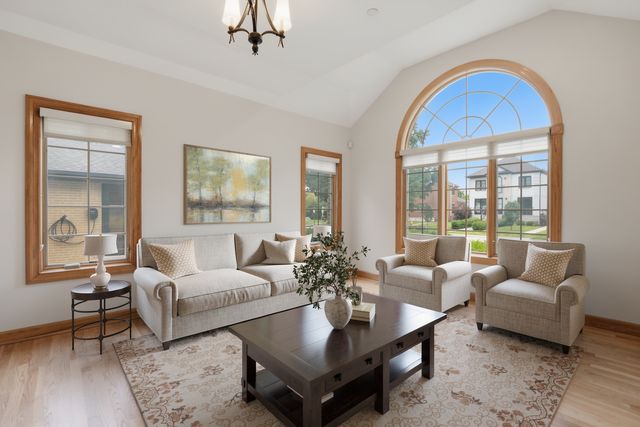 1825 S Fairview Avenue, Park Ridge, IL 60068