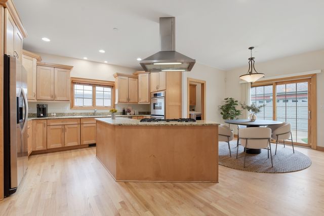 1825 S Fairview Avenue, Park Ridge, IL 60068