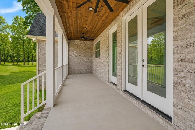 1052 Catoosa Ridge Drive, Crossville, TN 38571