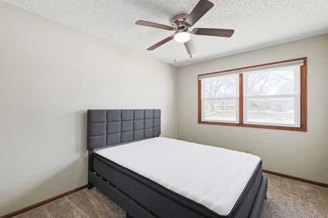 332 N Bentwood Dr, Rose Hill, KS 67133