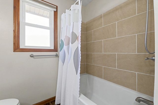 332 N Bentwood Dr, Rose Hill, KS 67133