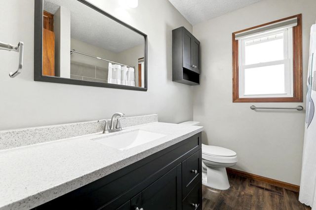 332 N Bentwood Dr, Rose Hill, KS 67133