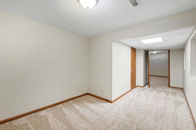 332 N Bentwood Dr, Rose Hill, KS 67133