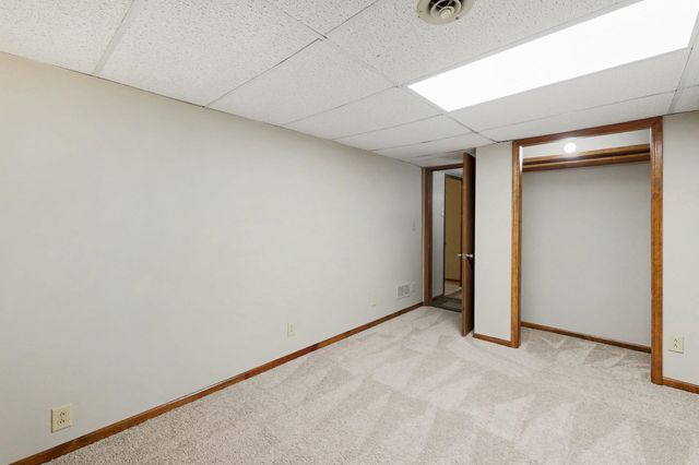 332 N Bentwood Dr, Rose Hill, KS 67133