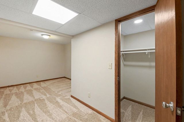 332 N Bentwood Dr, Rose Hill, KS 67133