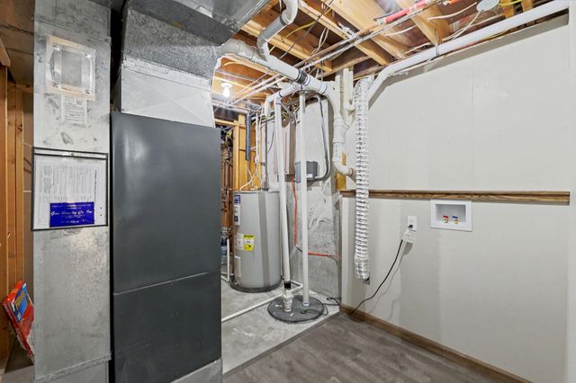 332 N Bentwood Dr, Rose Hill, KS 67133