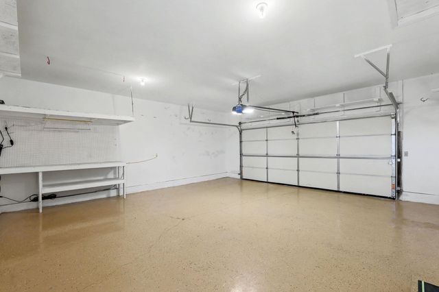 332 N Bentwood Dr, Rose Hill, KS 67133