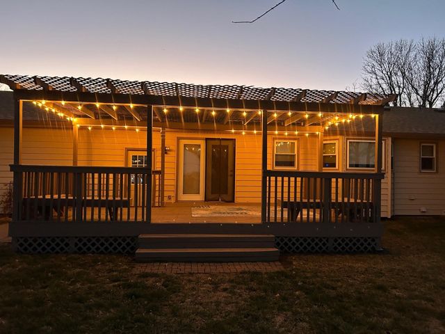 332 N Bentwood Dr, Rose Hill, KS 67133