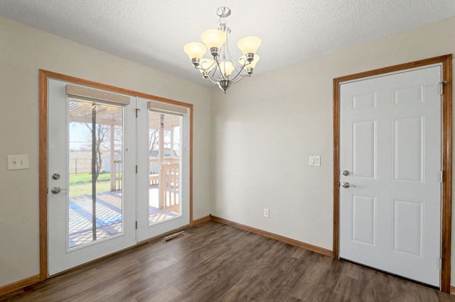 332 N Bentwood Dr, Rose Hill, KS 67133