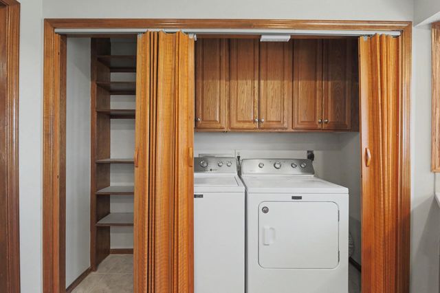 332 N Bentwood Dr, Rose Hill, KS 67133