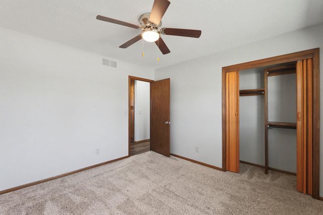 332 N Bentwood Dr, Rose Hill, KS 67133