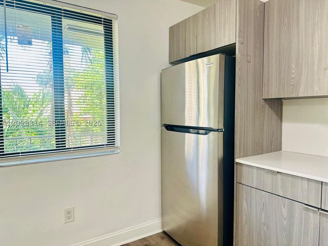 43 Glen Royal Pkwy 6, Miami, FL 33125