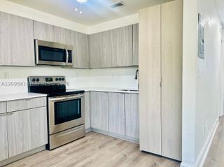 43 Glen Royal Pkwy 6, Miami, FL 33125