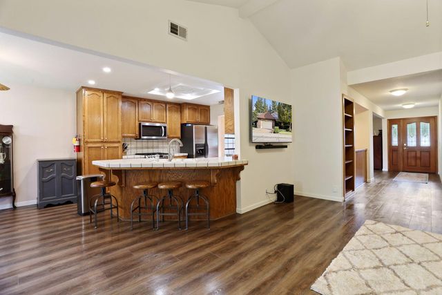 2207 Chaparral Ct, Lodi, CA 95242