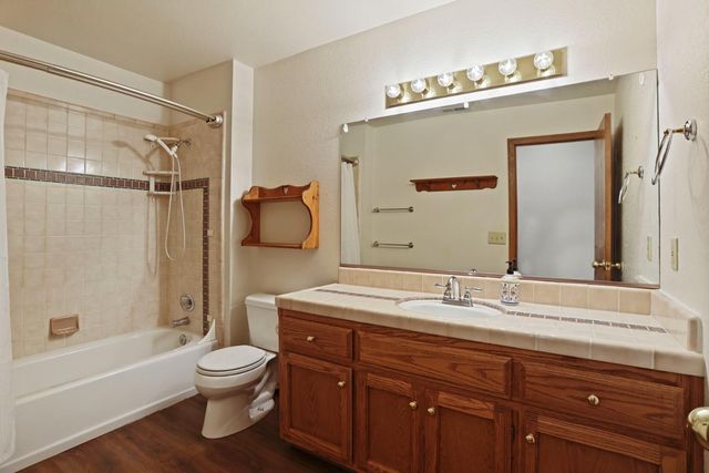 2207 Chaparral Ct, Lodi, CA 95242