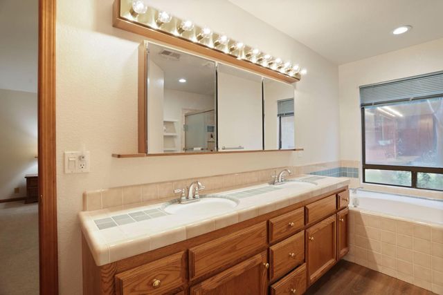 2207 Chaparral Ct, Lodi, CA 95242