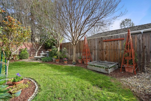 2207 Chaparral Ct, Lodi, CA 95242