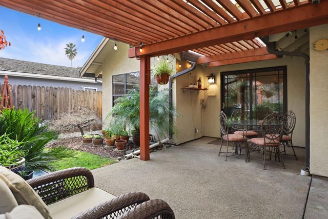 2207 Chaparral Ct, Lodi, CA 95242