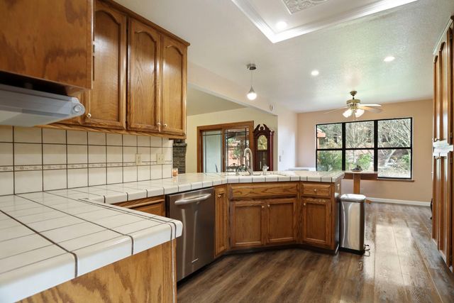 2207 Chaparral Ct, Lodi, CA 95242