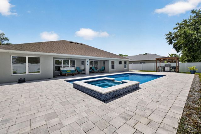 6748 NW Mamie Court, Port St. Lucie, Port St Lucie, FL 34983