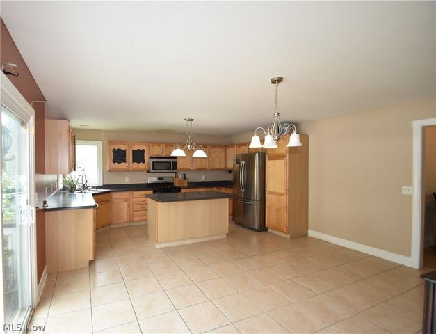 2145 Squirrel Run, Mineral Ridge, OH 44440