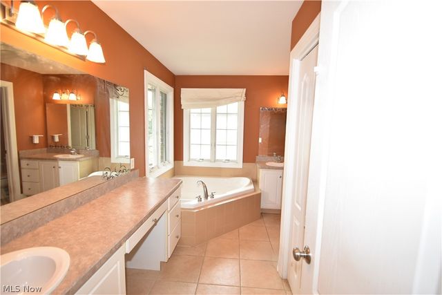 2145 Squirrel Run, Mineral Ridge, OH 44440